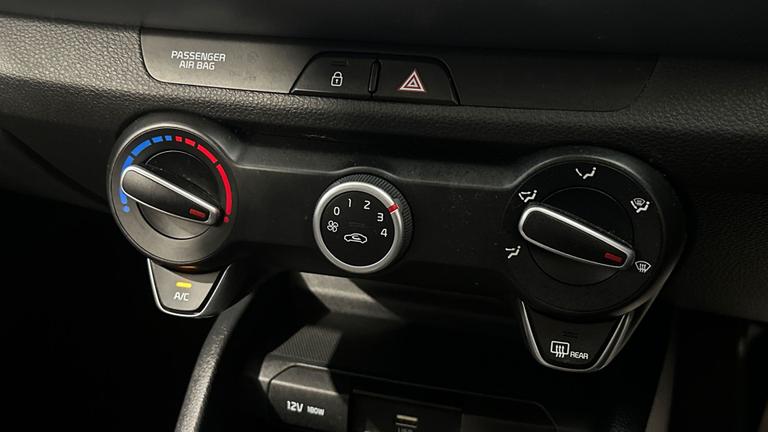 Used Kia Stonic WG24UWO 12