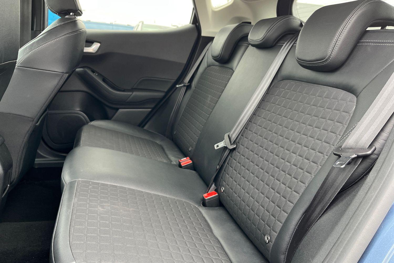 Ford FIESTA Photo 19