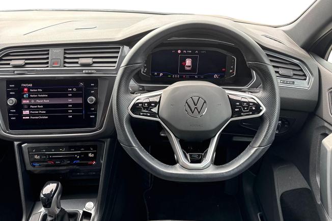 VOLKSWAGEN Tiguan Photo 11