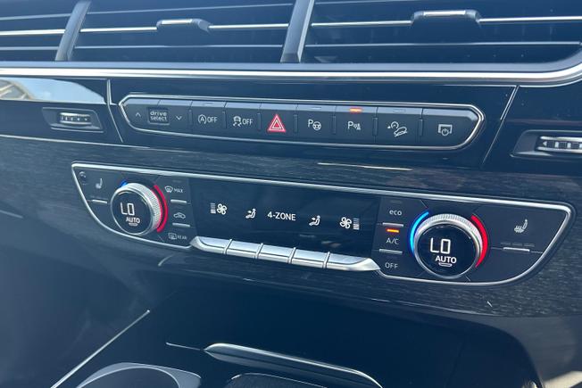AUDI Q7 Photo 42