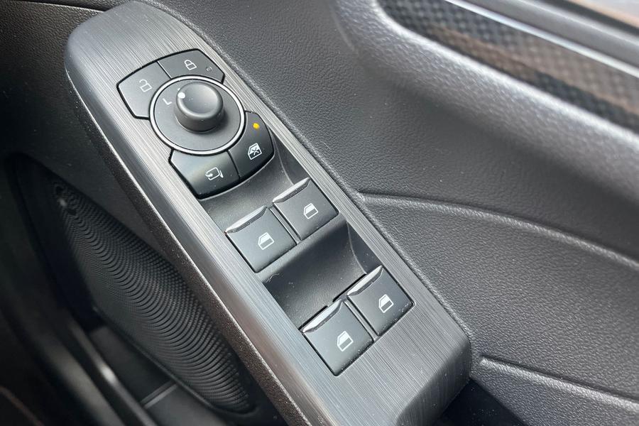 Ford KUGA Photo autoimg-e0c3dc0608b8e530f984bb7955aa854cd2cc34cf.jpg