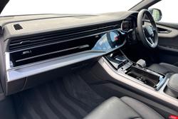 AUDI Q8 Photo 2