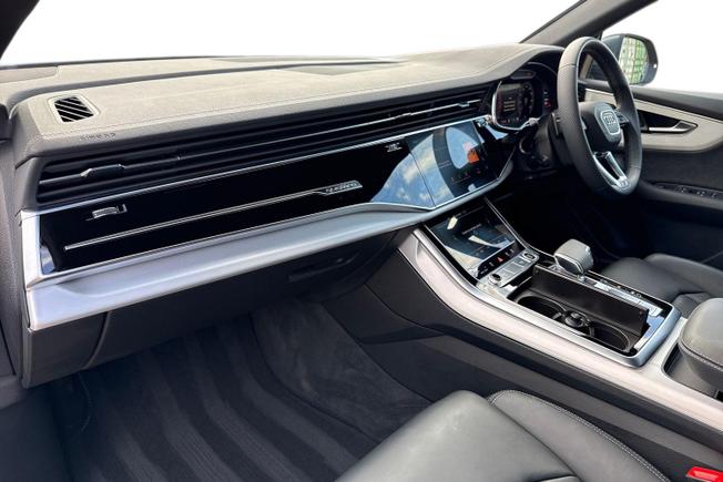 AUDI Q8 Photo 2
