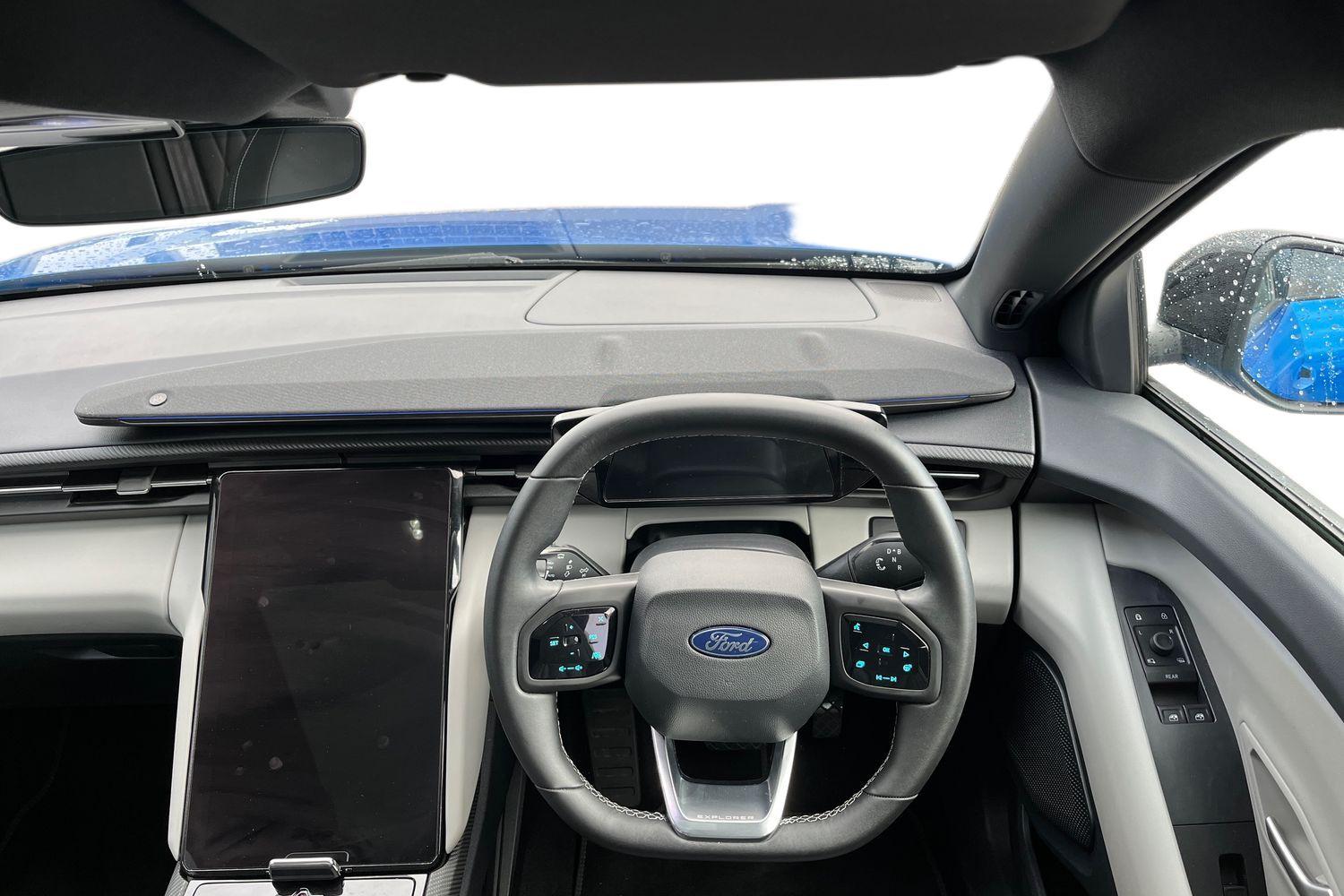 Ford EXPLORER Photo 10