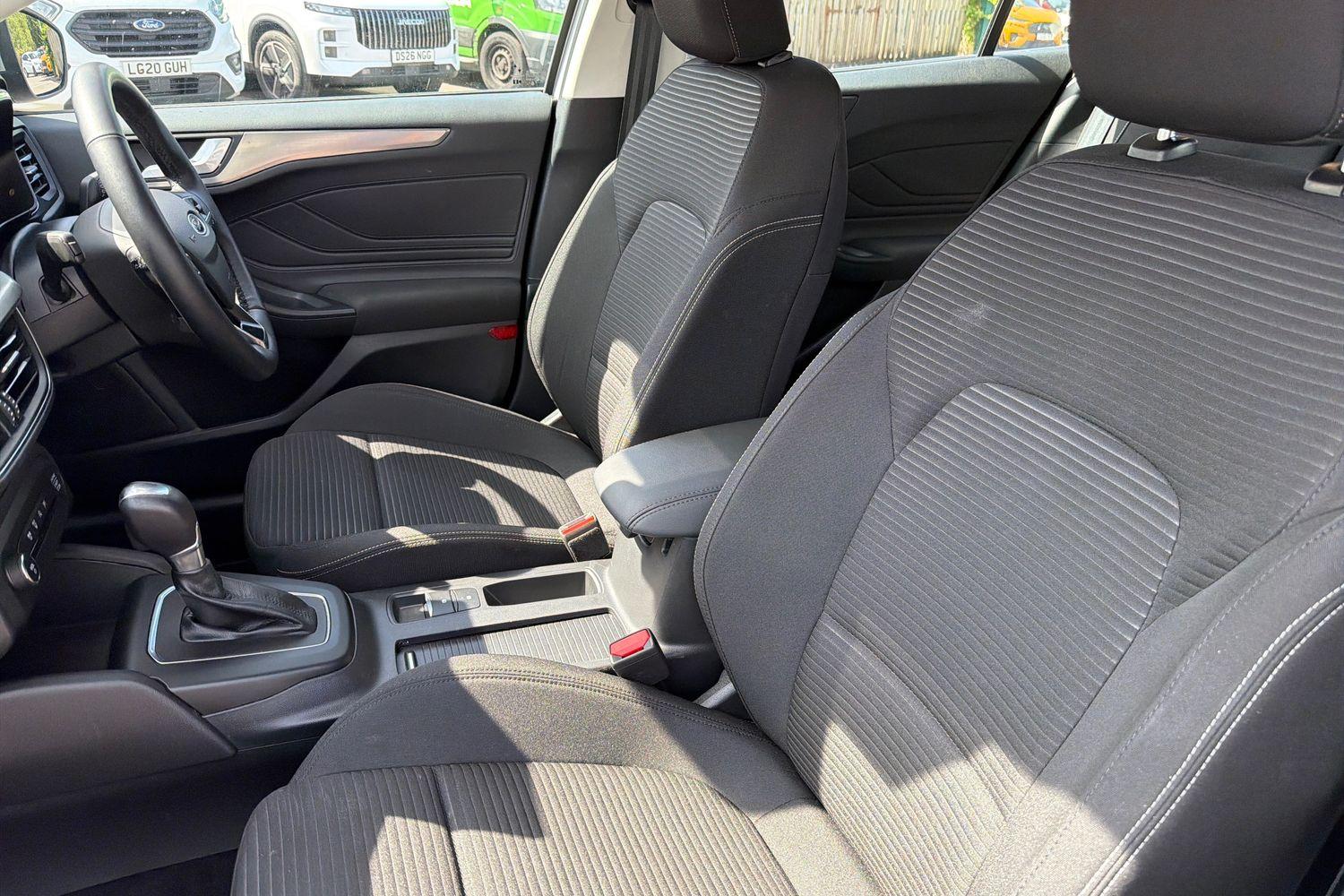 Ford FOCUS Photo 18