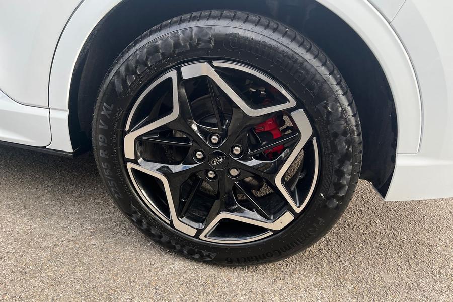 Ford KUGA Photo autoimg-e0d12d9efd69d5ebfd7b22435890a1bb5e5fa8c7.jpg