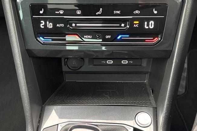 VOLKSWAGEN Tiguan Photo 22