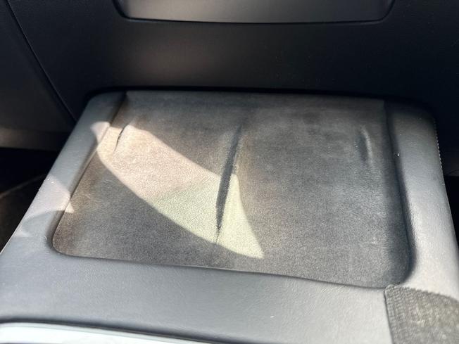 TESLA Model 3 Photo 35