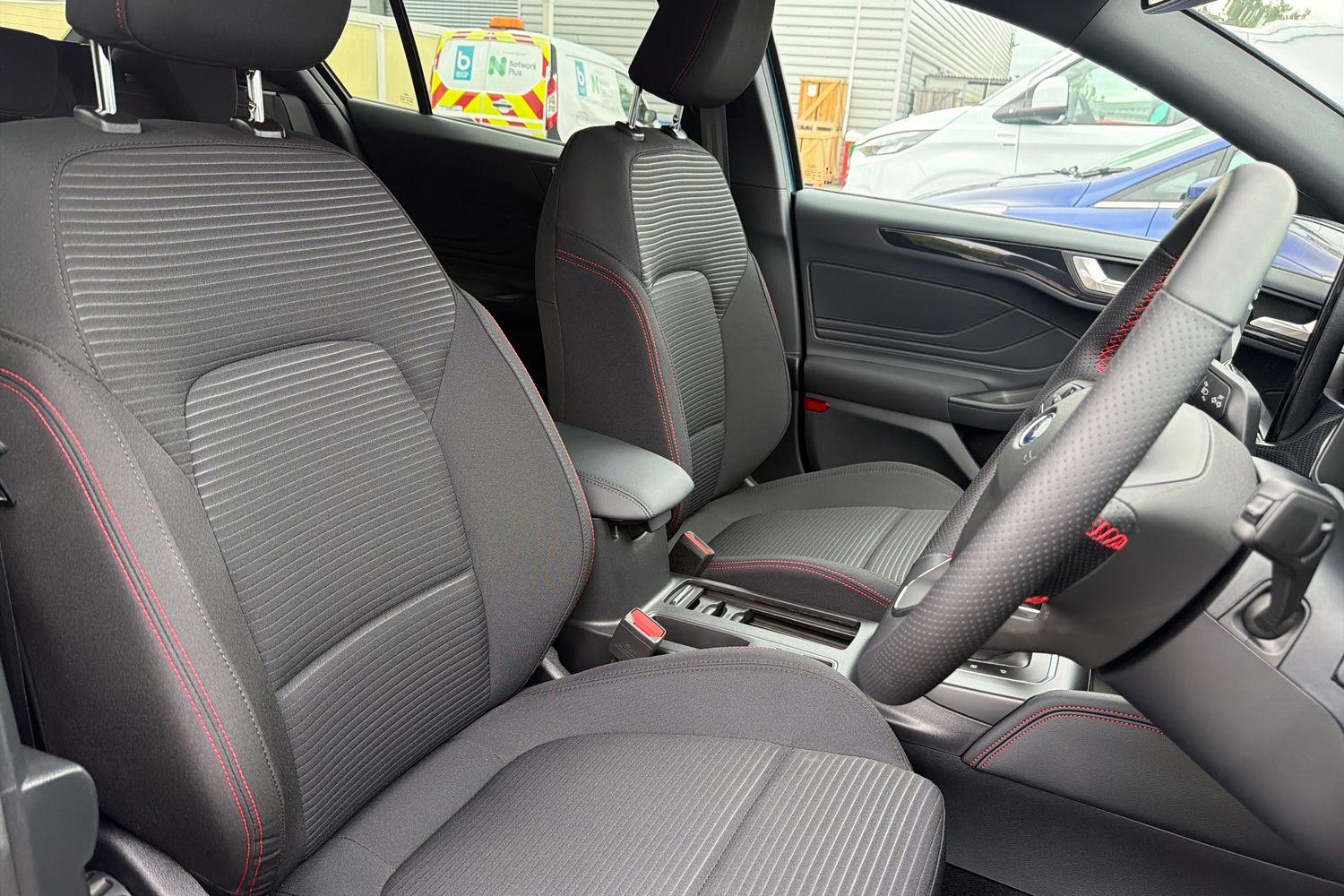 Ford FOCUS Photo 16