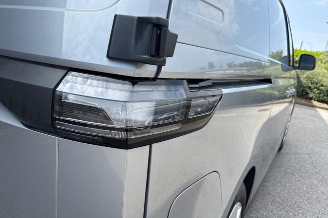 VOLKSWAGEN Id. Buzz Cargo Photo 18