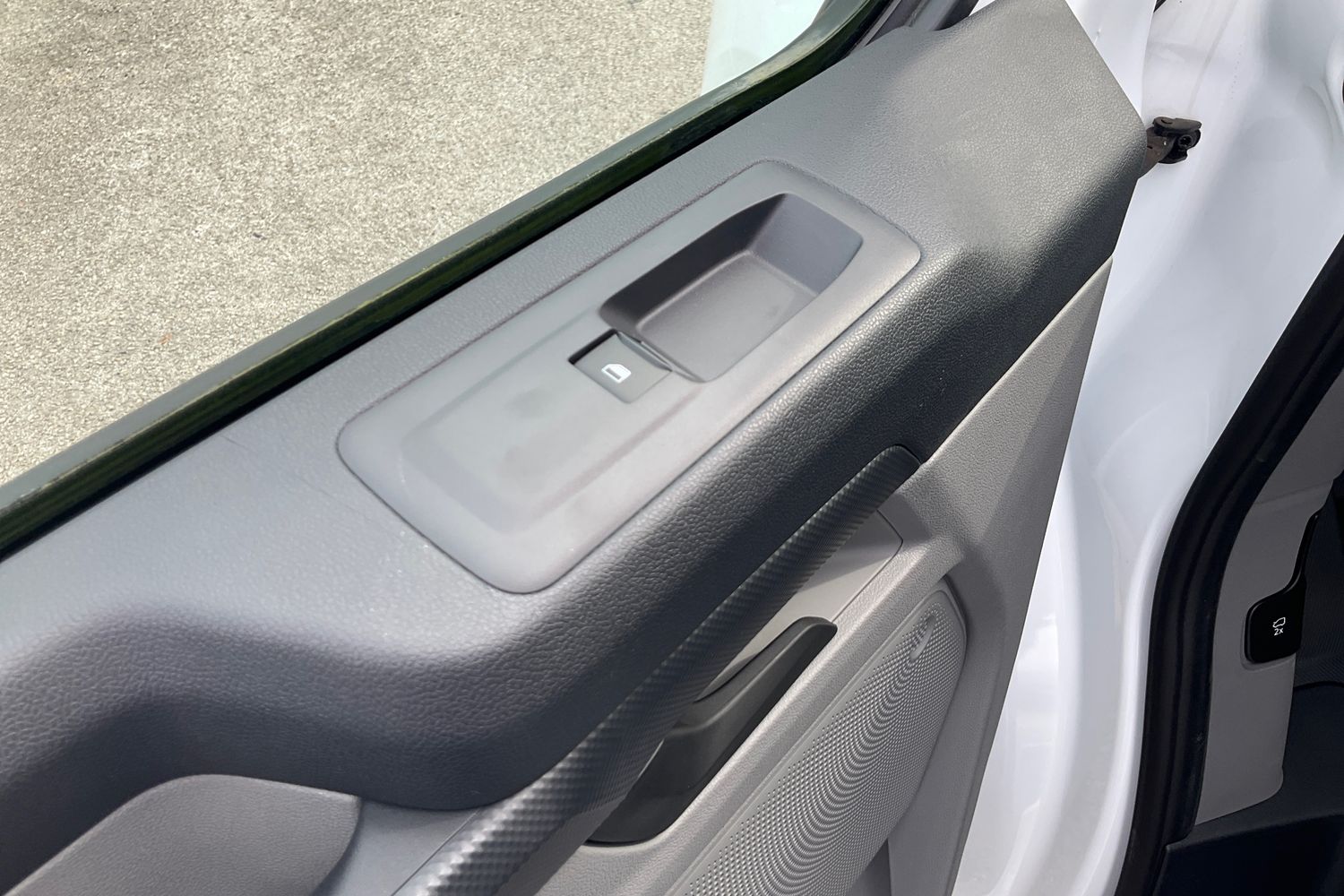 Ford E-Transit Custom Photo 16