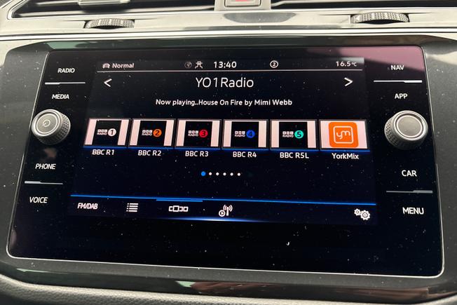 VOLKSWAGEN Tiguan Photo 13