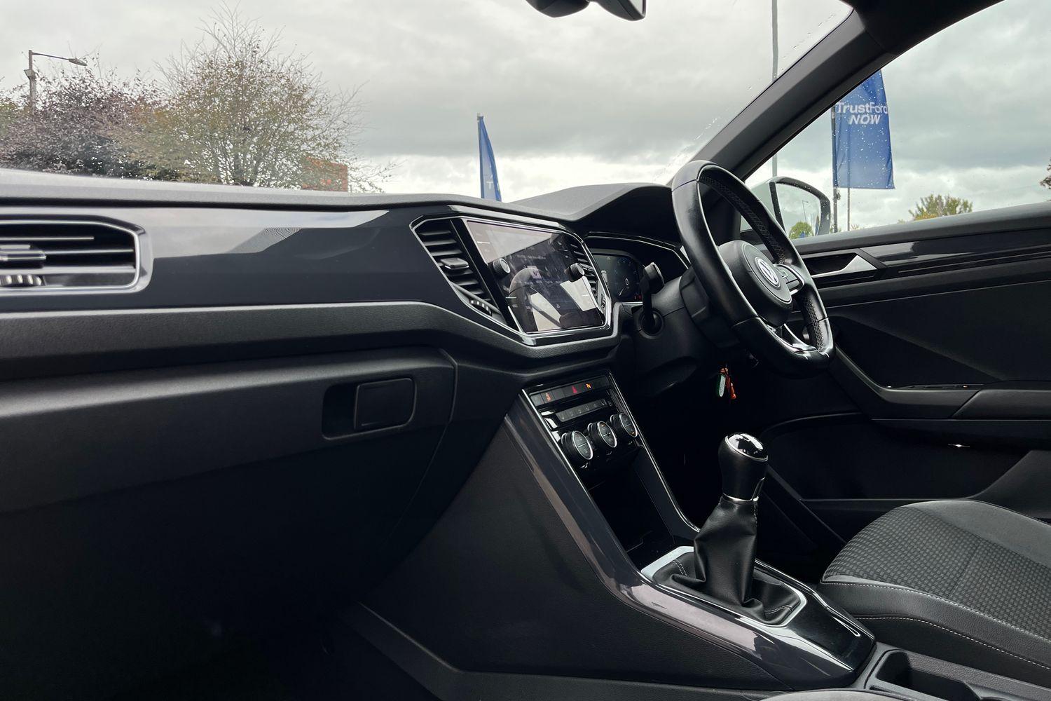Volkswagen T-Roc Photo 17