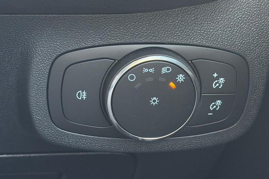 Ford FIESTA Photo autoimg-e0f84ea0223eaac294de6aff27ee405169e575b0.jpg