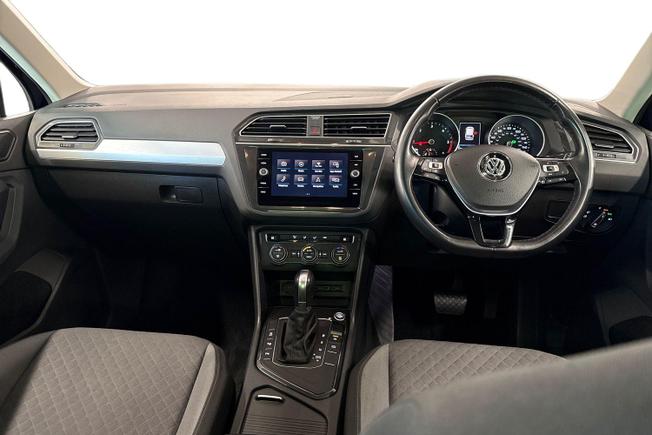 VOLKSWAGEN Tiguan Photo 10