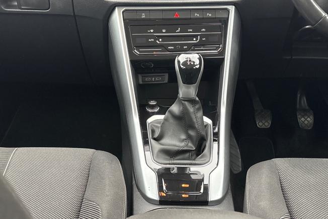 VOLKSWAGEN T-ROC Photo 24