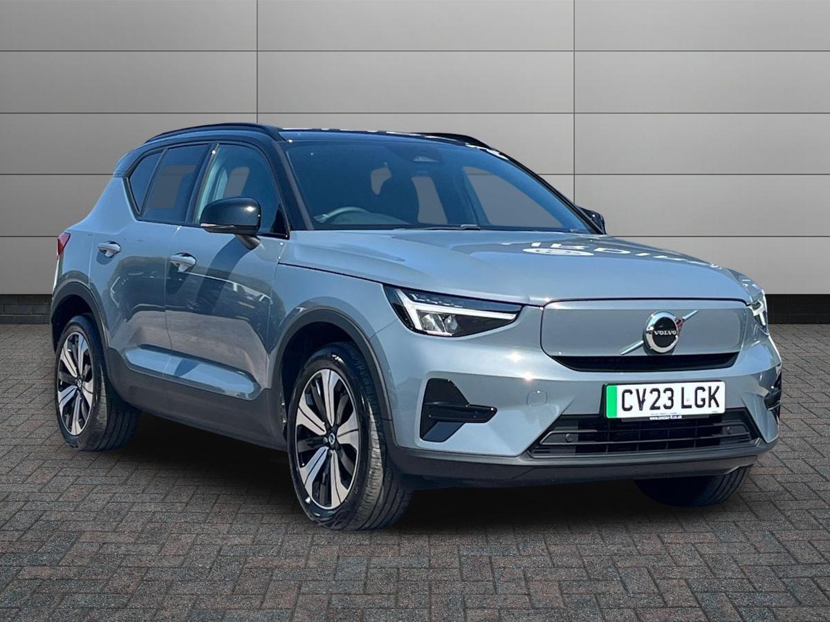 2023 VOLVO XC40