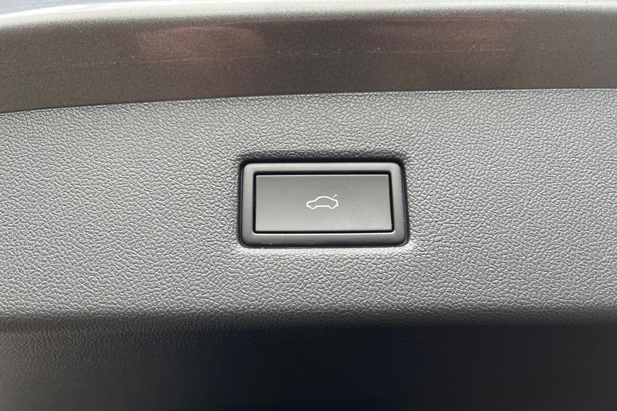 Ford Explorer Photo autoimg-e0feed125476689cfce614be1ead8e7589a3c3a6.jpg