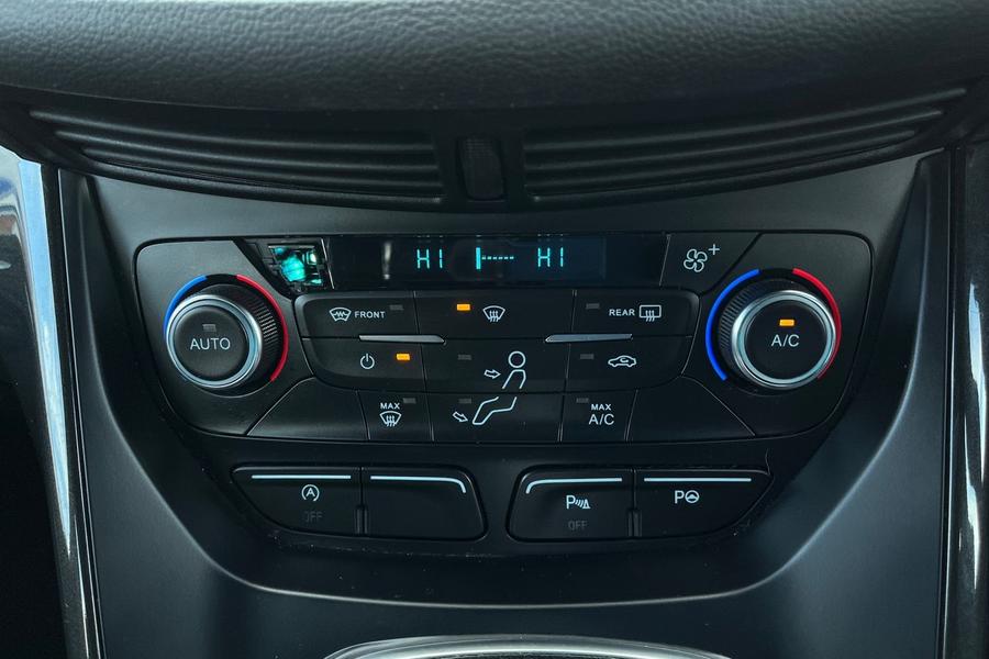 Ford KUGA Photo autoimg-e102c0f1efde320d437482387cf95346f4a45e9f.jpg