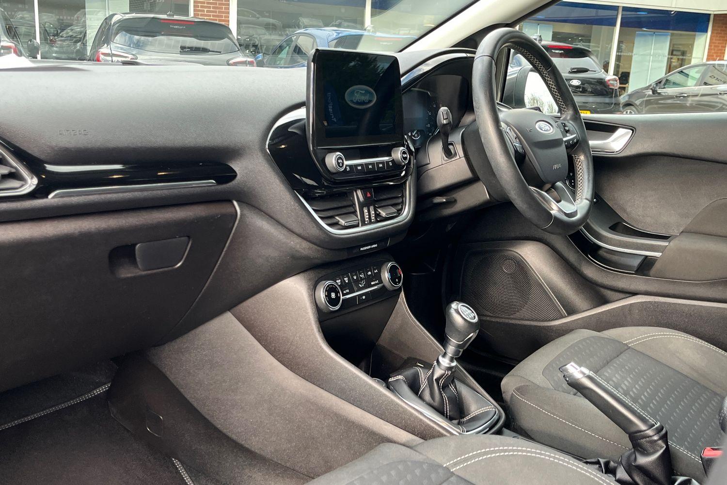 Ford FIESTA Photo 17