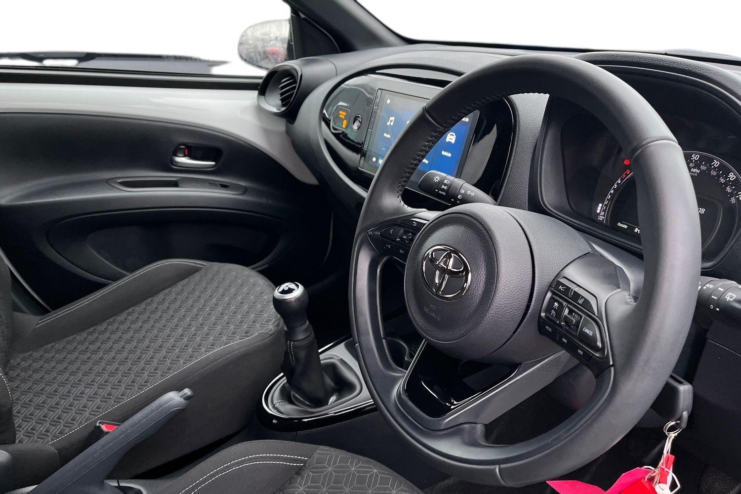 Toyota AYGO X Photo 8