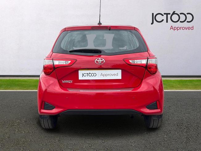 TOYOTA Yaris Photo 7