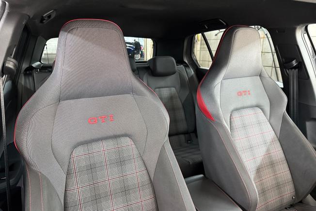 VOLKSWAGEN Golf Photo 31