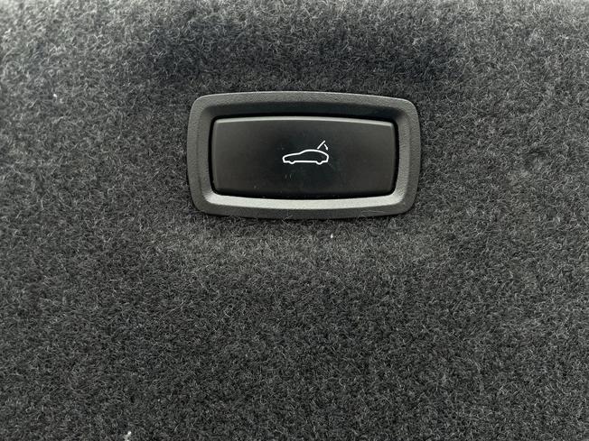 Porsche Taycan Photo 27