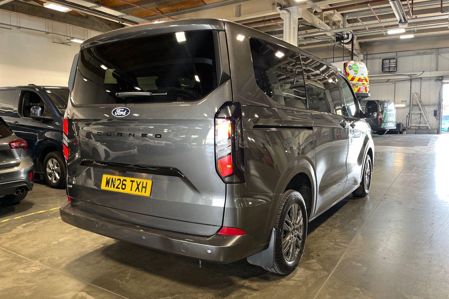 Ford TOURNEO CUSTOM Photo 6