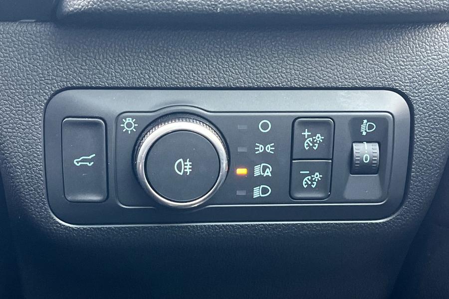 Ford Kuga Photo autoimg-e12906f97a52b5c2dac6f023f39de0f0bb2d0563.jpg
