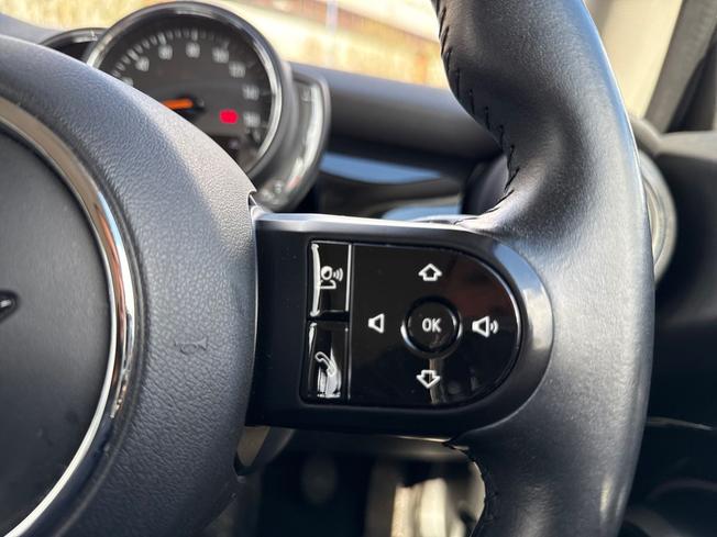 MINI Hatch Photo 17