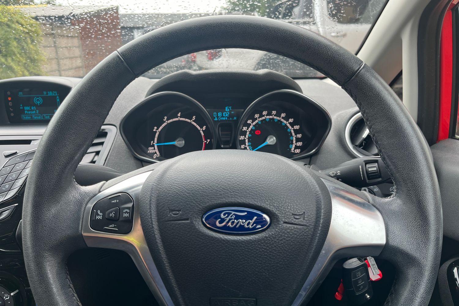 Ford FIESTA Photo 11