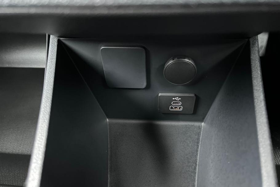 Used Ford E-TRANSIT COURIER LA75RDZ 33