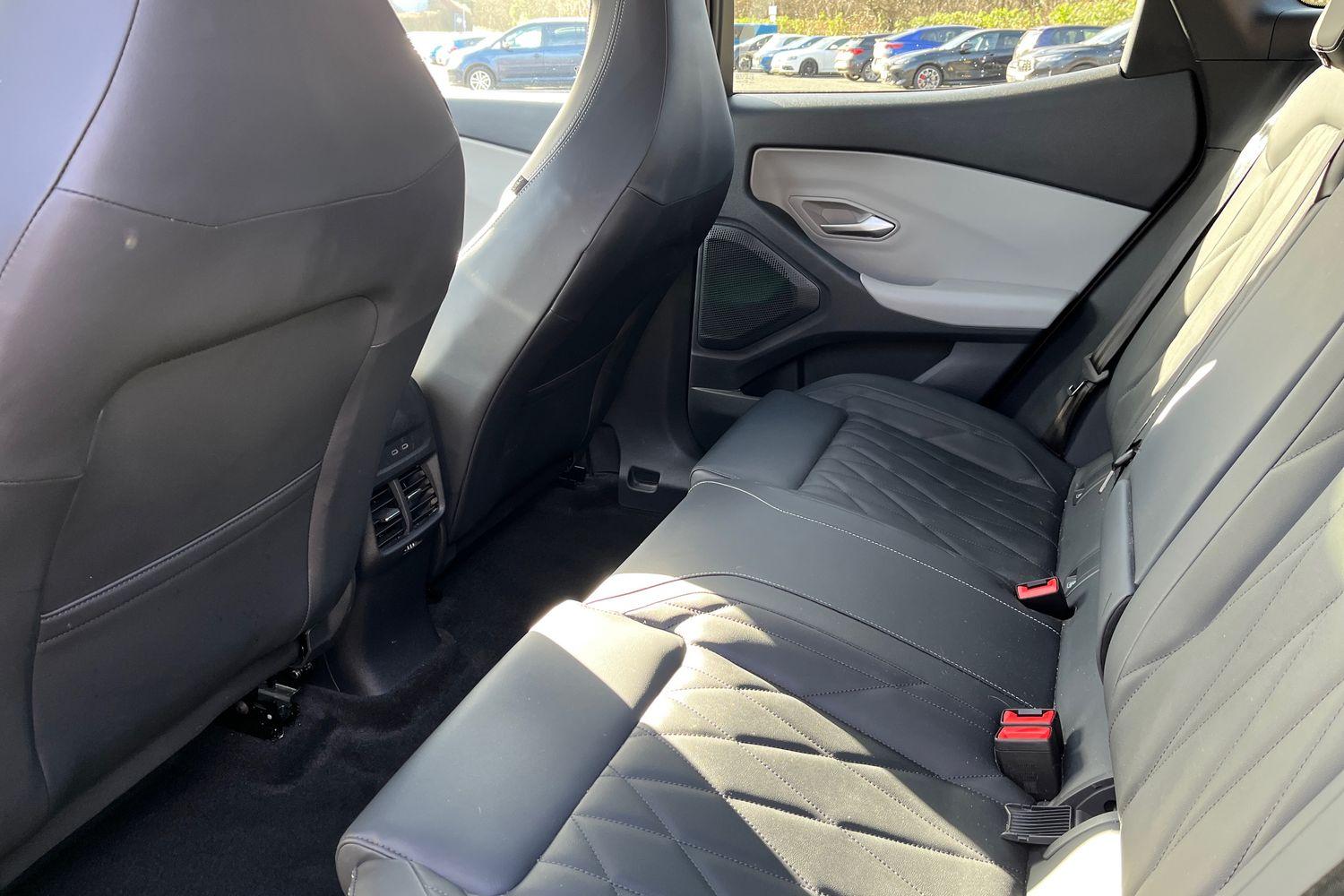 Ford EXPLORER Photo 35