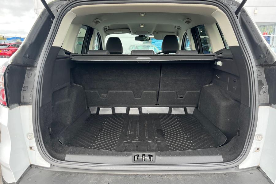 FORD KUGA Photo autoimg-e131f59df316bb73645cee3c121763475583de4f.jpg