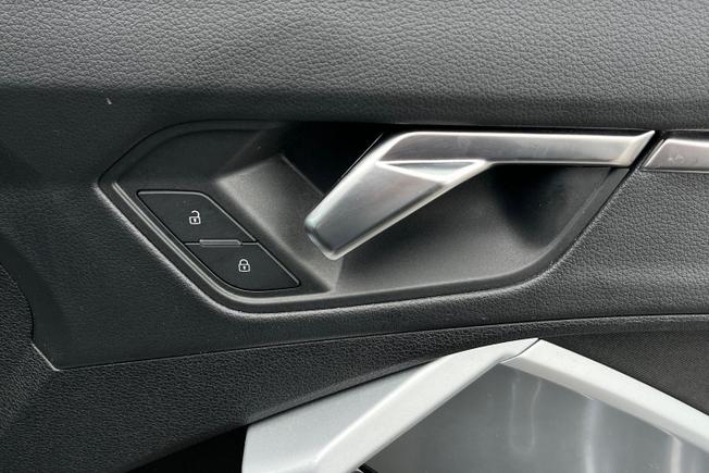 AUDI Q3 Photo 45