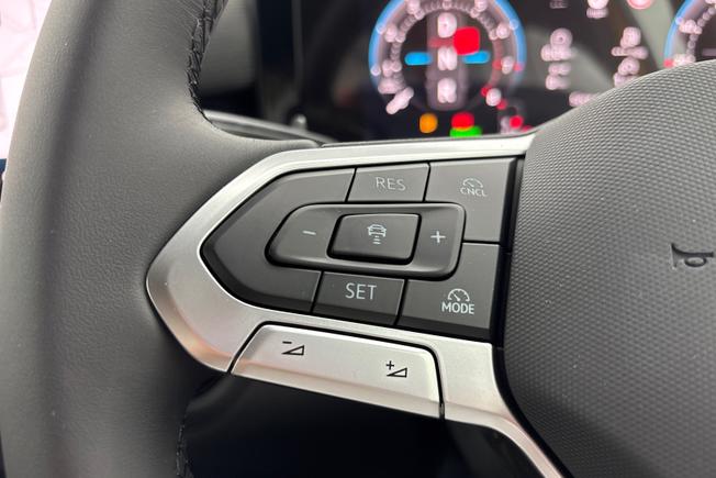 VOLKSWAGEN  New T-Roc Photo 16