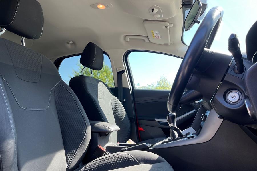 Ford Focus Photo autoimg-e13ade2495b7b16b4f43df2c69d3ca97d8967078.jpg