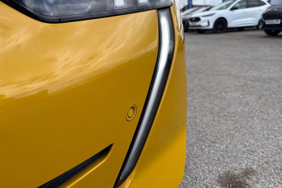 Peugeot 208 Photo autoimg-e13aede81ef593a13ff33d9f5560d5c964bffa42.jpg