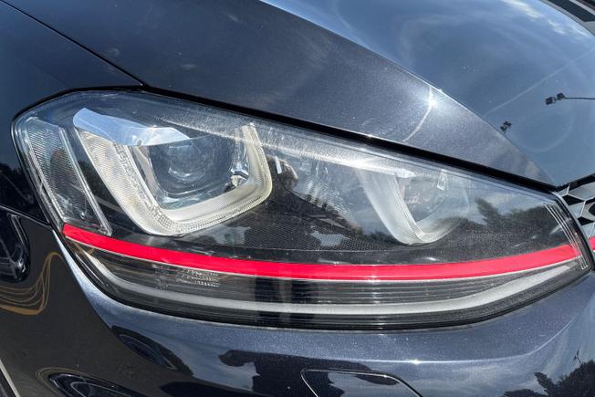 VOLKSWAGEN Golf Photo 19