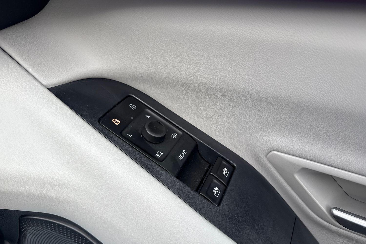 Ford EXPLORER Photo 15