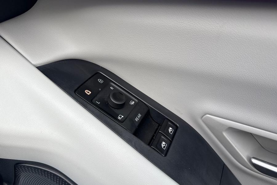 Ford EXPLORER Photo autoimg-e146cadf7de8c7cea64b18f38e2700a8666a26c7.jpg