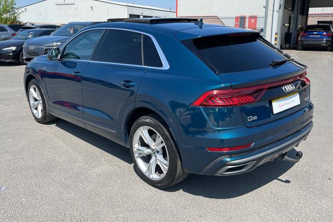 AUDI Q8 Photo 28