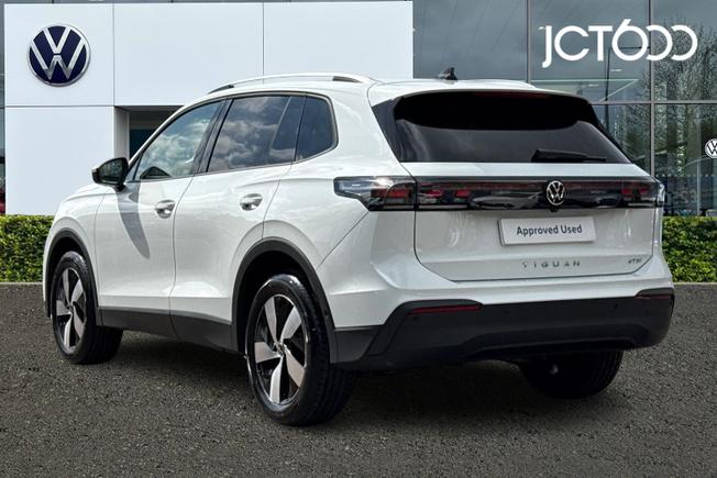 VOLKSWAGEN Tiguan Photo 3