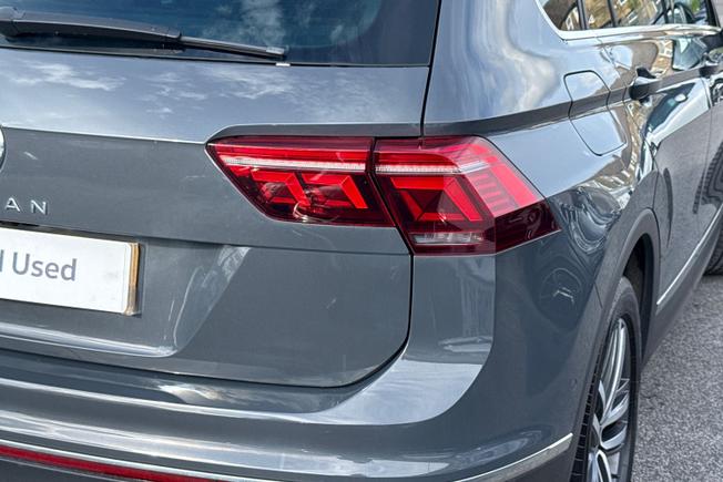 VOLKSWAGEN Tiguan Photo 18