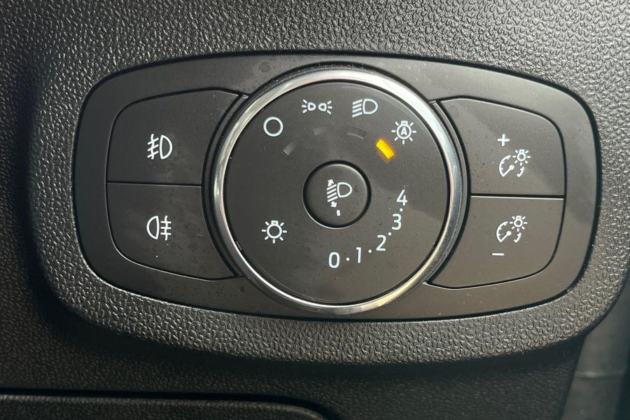 Ford Fiesta Photo autoimg-e15312223b7ef37740611fc10bf90ced3576bd52.jpg