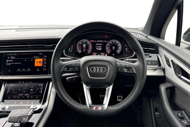 AUDI Q7 Photo 11