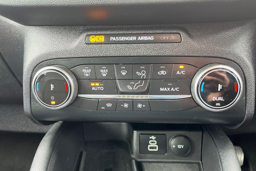 Ford KUGA Photo autoimg-e15e3536ac4efcfefde2b4a8c18418ea1b0dbc13.jpg