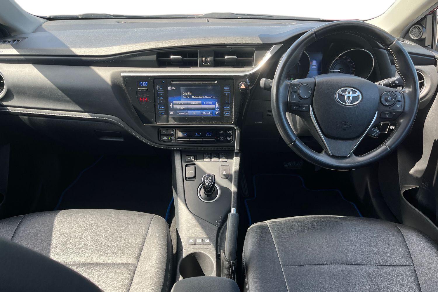 Toyota AURIS Photo 9