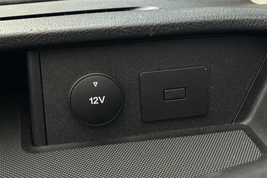 Ford Transit Custom Photo autoimg-e1649e8f0689a92cd7d25180863dcf680c299e80.jpg
